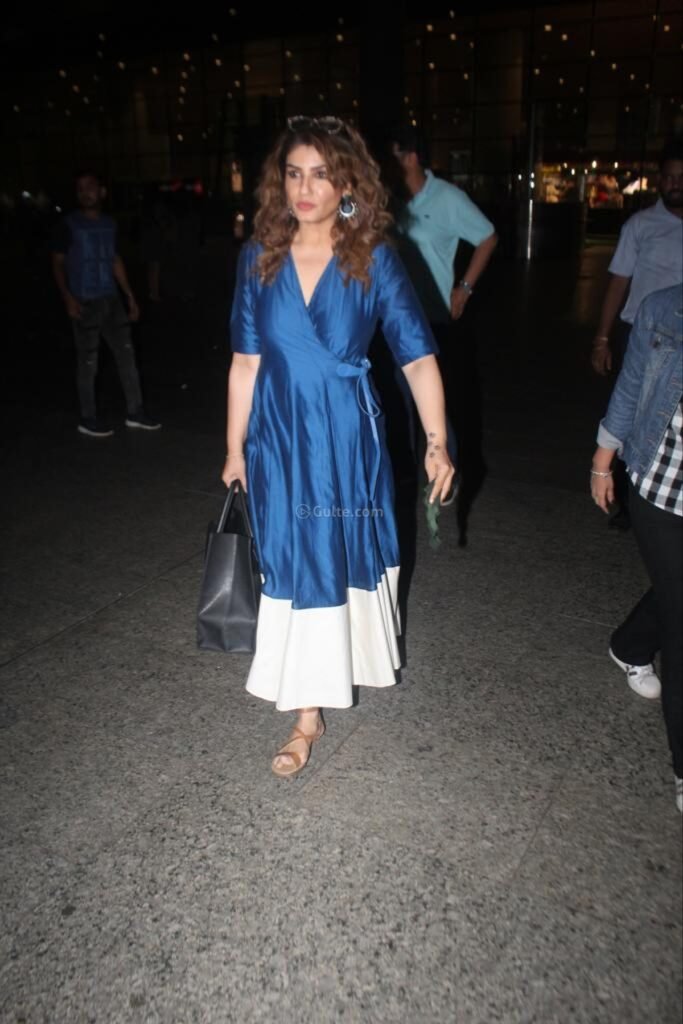 raveena tandon in blue tunic set by am pm1