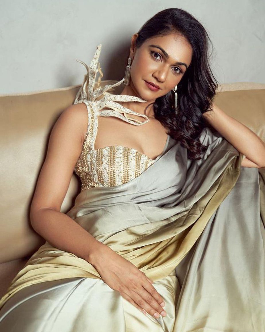 Sneha Reddy looks stunning in an ombre satin silk saree!