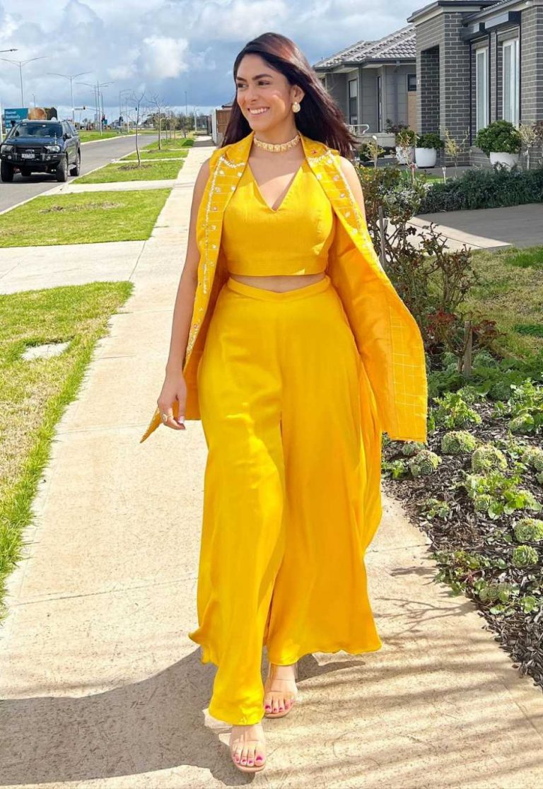 Mrunal Thakur enjoys friend's Haldi ceremony in yellow Indowestern wear!