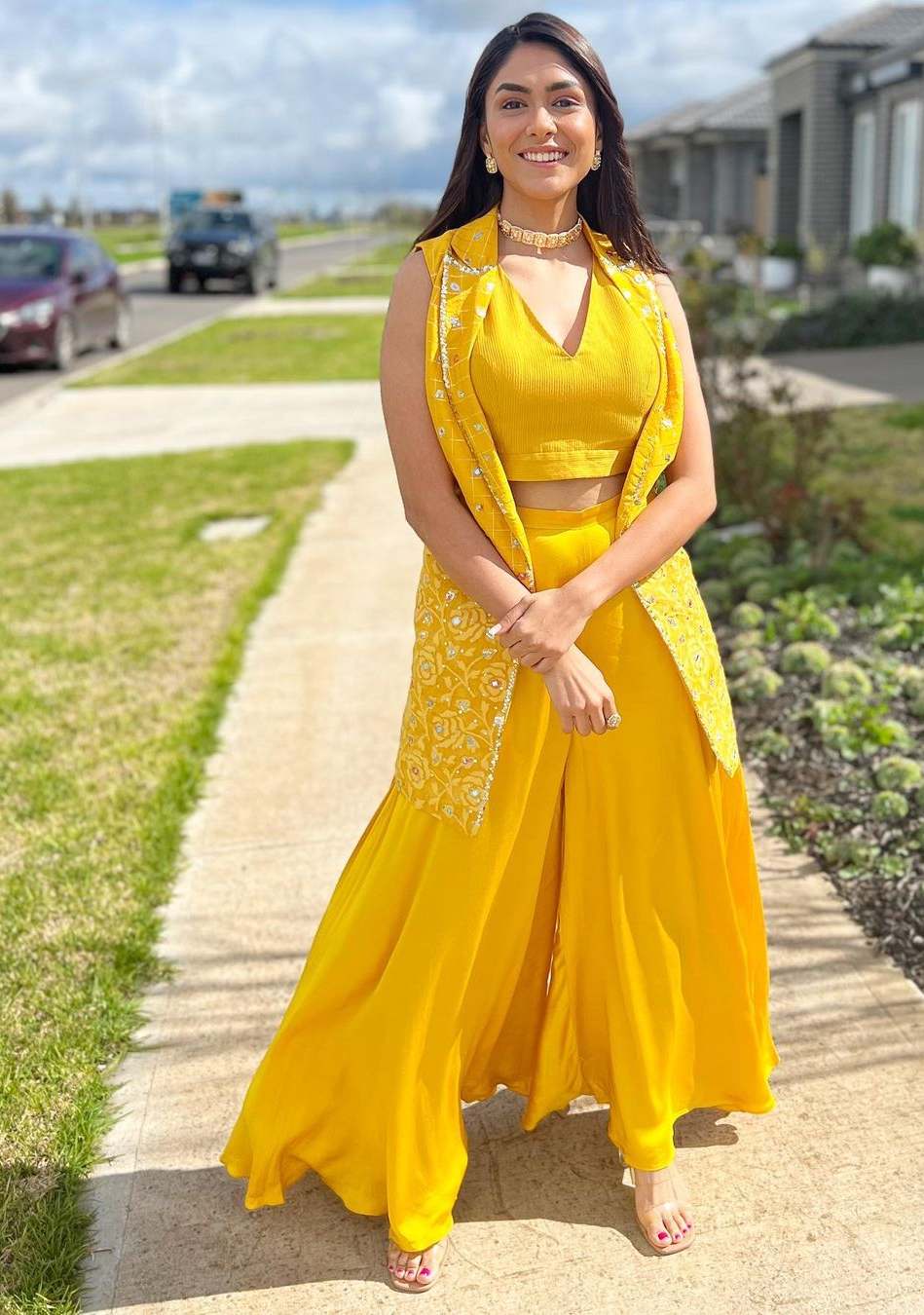 Mrunal Thakur enjoys friend s Haldi ceremony in yellow Indo