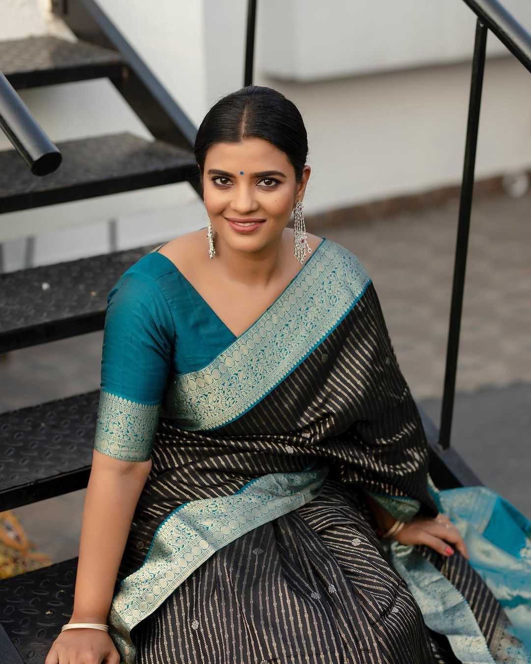 Aishwarya Rajesh wears a black silk saree to perfection for an event!