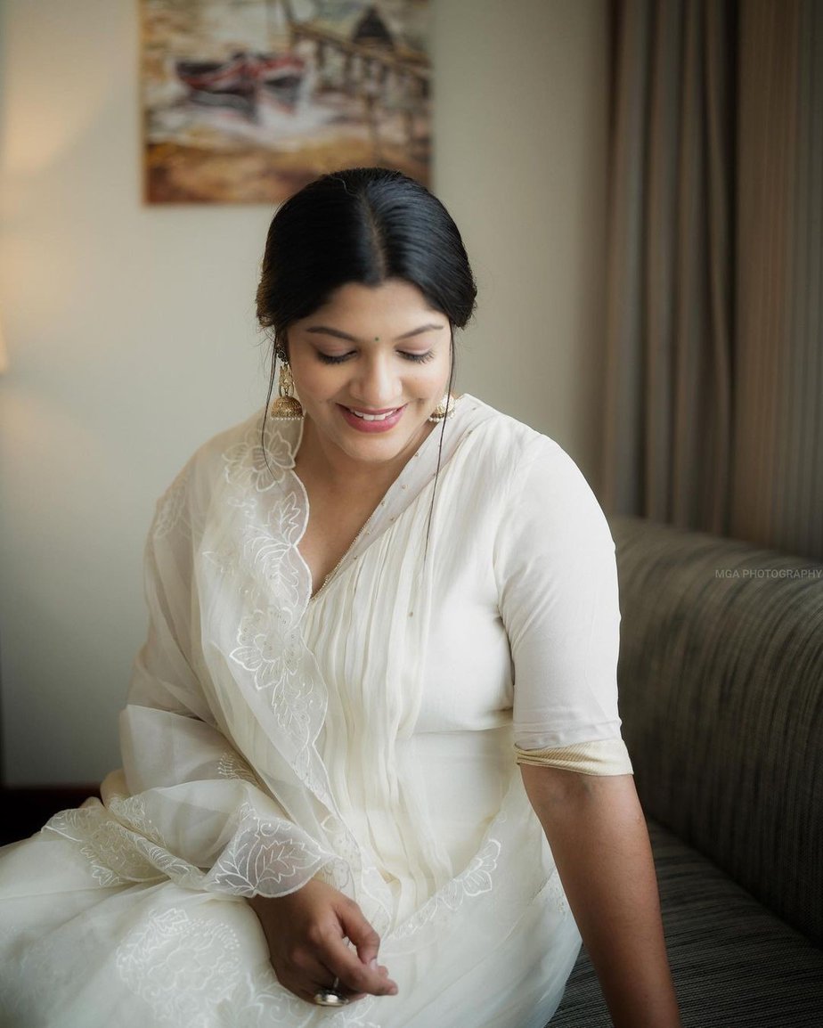 aparna balamurali in white salwar by she designers for sundari gardens promotions1