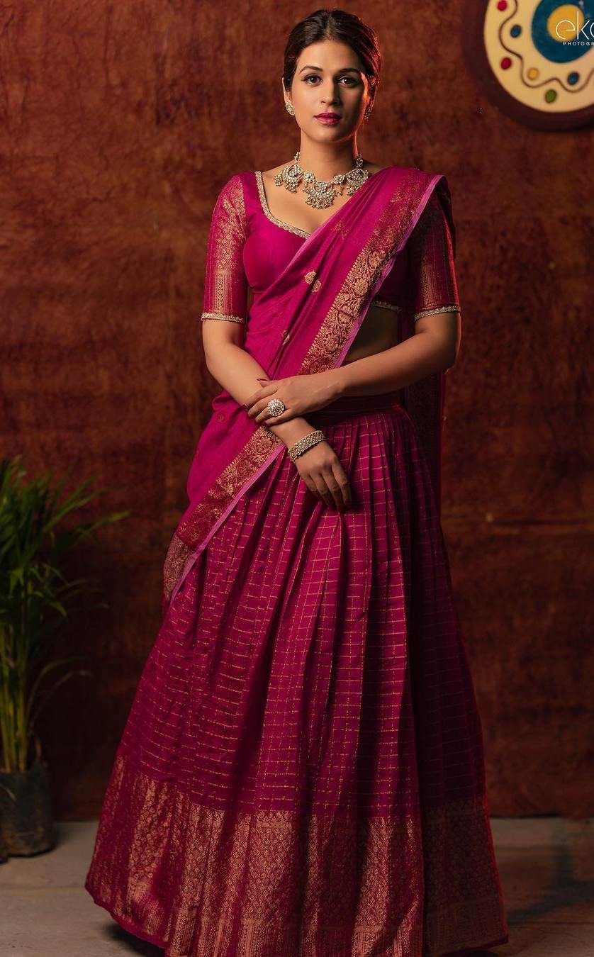 Shraddha Das looks beautiful in a magenta half saree!