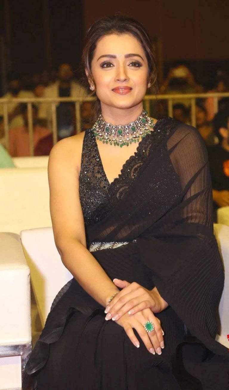 Trisha Krishnan is all things pretty in a black saree at “Ponniyin