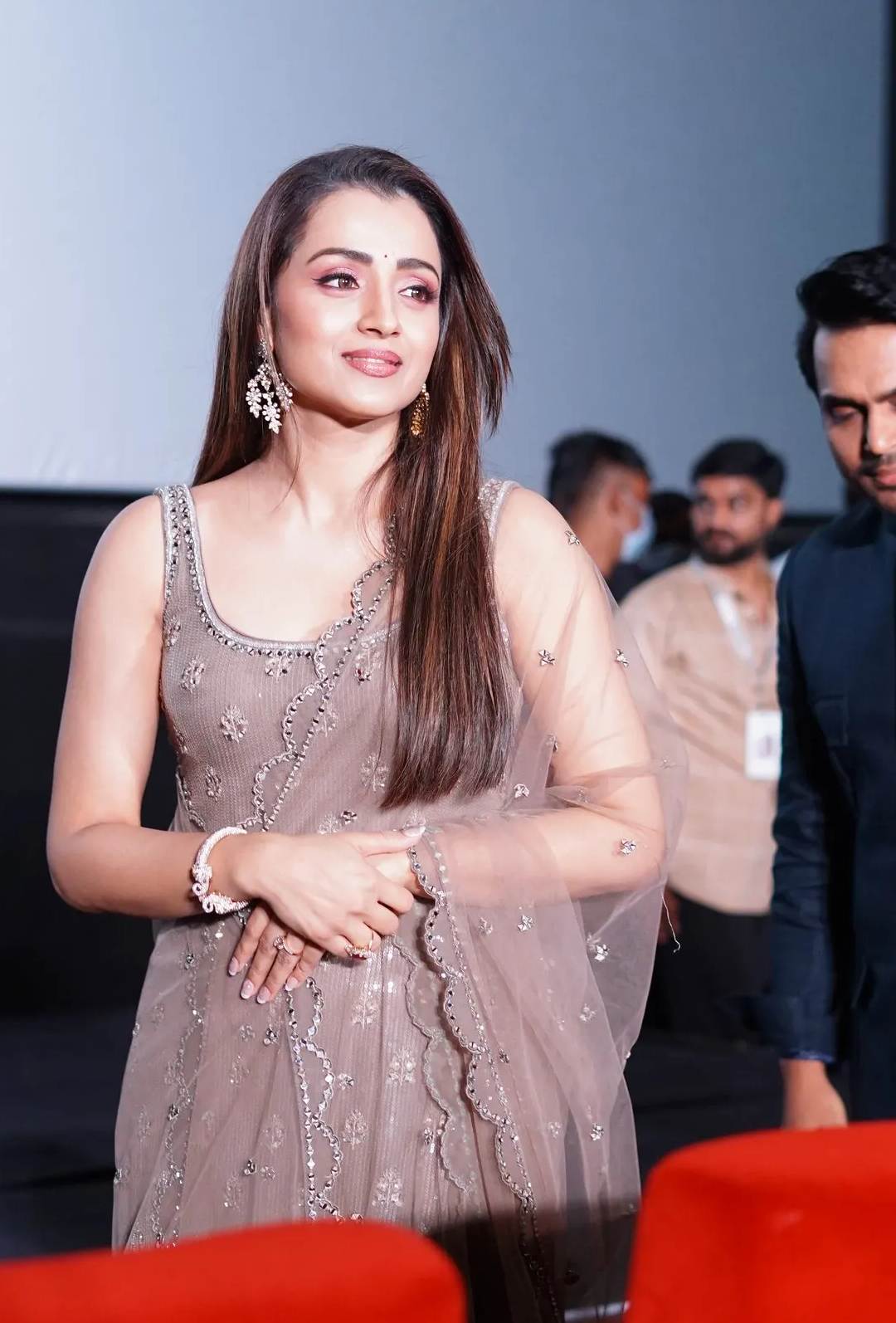trisha krishnan in brown salwar for ps1