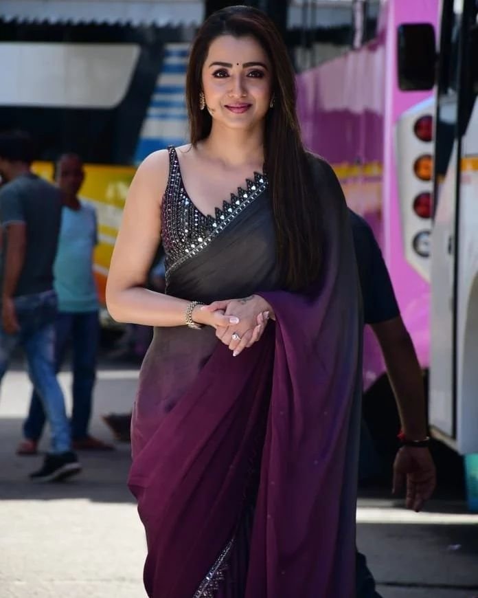 [Image: trisha-krishnan-in-wine-ombre-saree-by-s...arma-1.jpg]