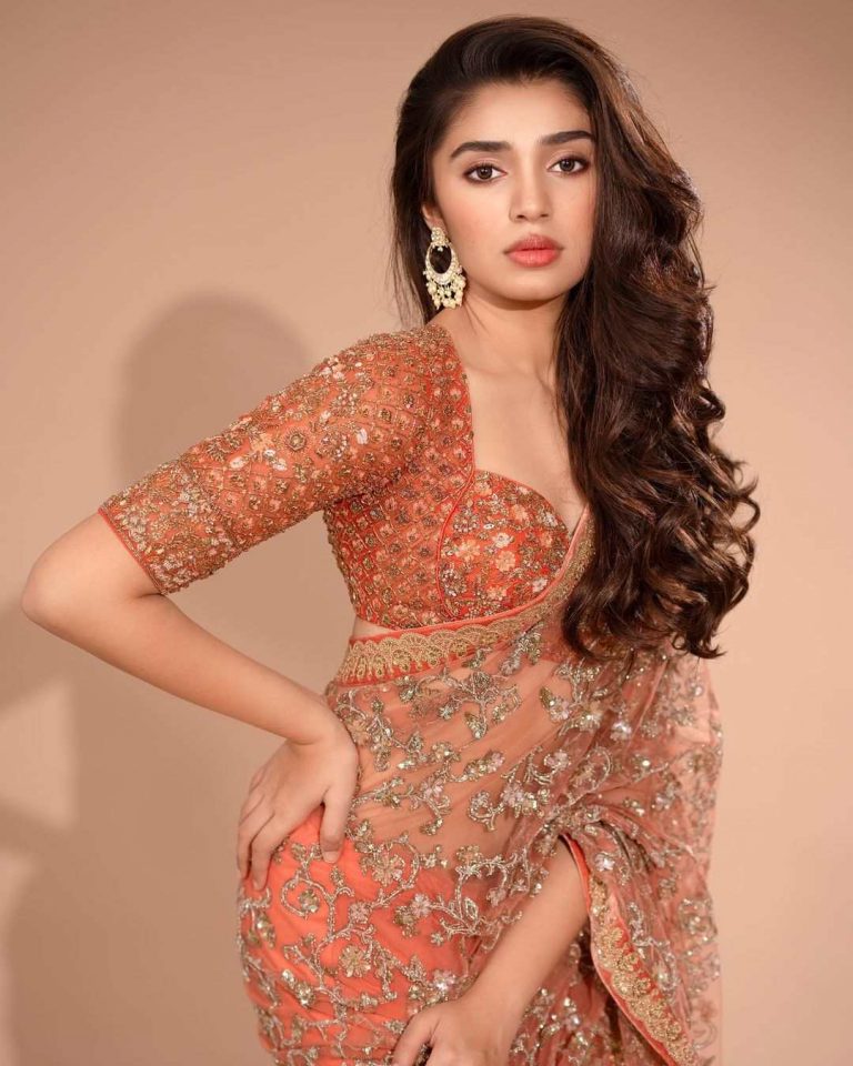 Krithi Shetty looks ethereal in a peach tulle saree for Diwali!