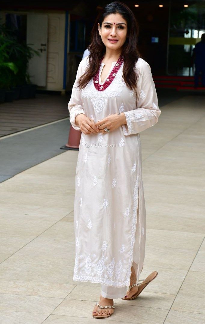 raveena tandon in ivory salwar suit for dussehra0