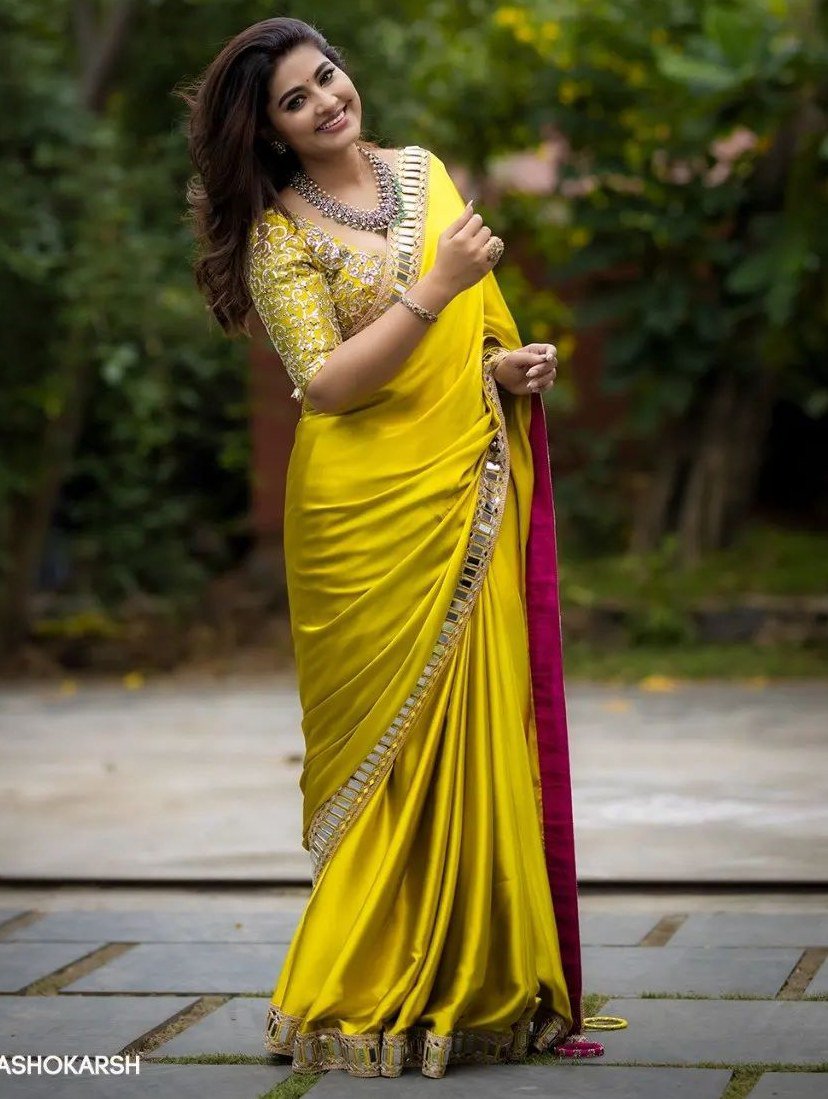 Sneha Prasanna brightens our day in a lime green satin silk saree!