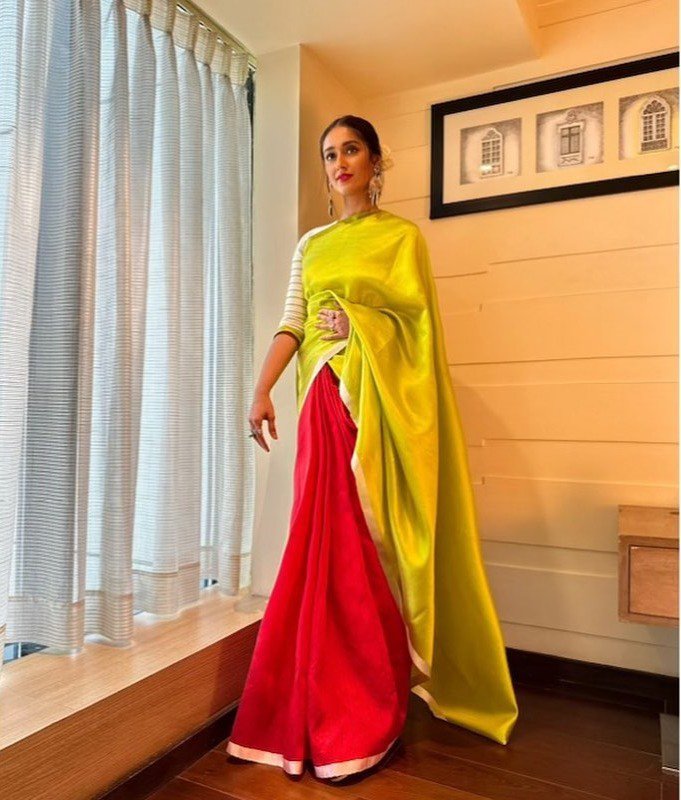 Ileana D'Cruz looks strikingly beautiful in a colour block saree at IFFI'22!