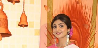 shilpa shetty in a ivory floral saree for an event2