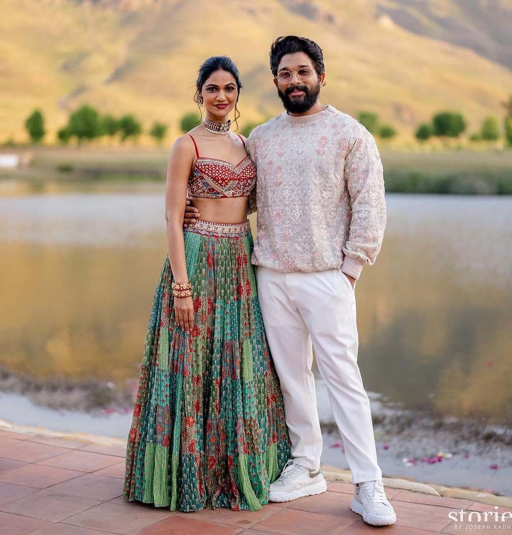 Sneha Reddy and Allu Arjun's stylish looks at a wedding!