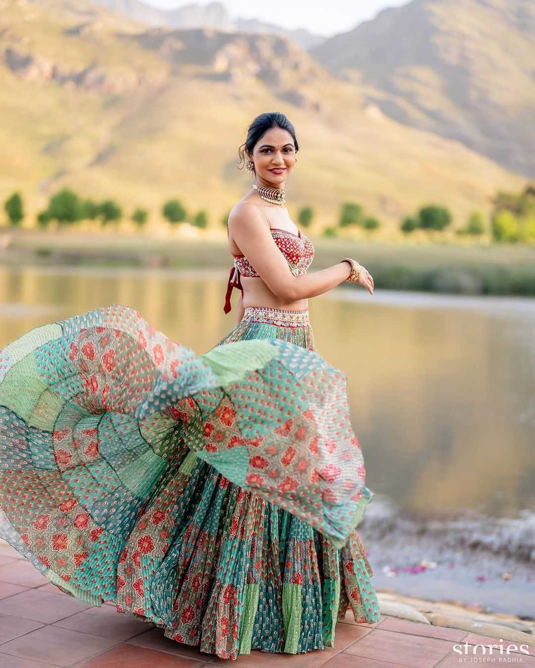 Lehenga hi-res stock photography and images - Alamy