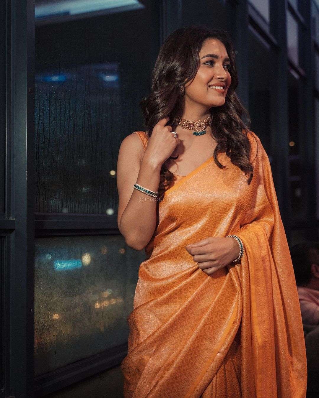 vani bhojan in yellow saree by tribanga for miral premiere2