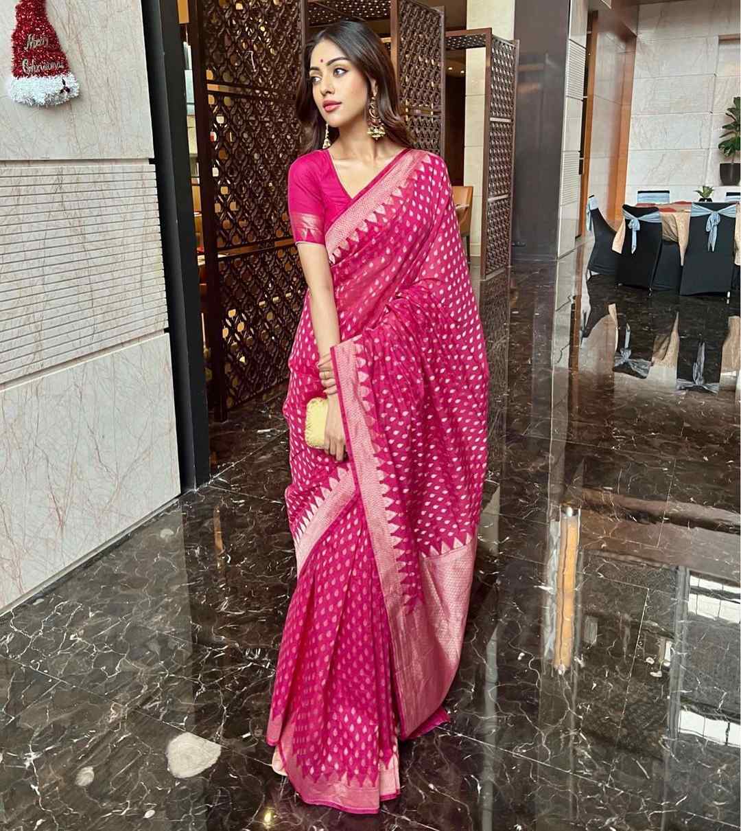 Anu Emannuel'S Bridesmaid Look In A Magenta Silk Saree For Bestie'S Wedding!
