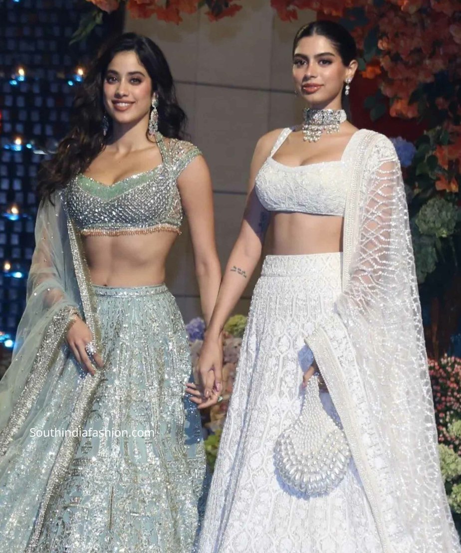 jhanvi kapoor and khushi kapoor at anant ambani radhika merchant engagement roka (2)